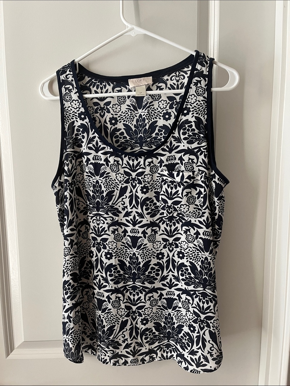 LOFT Navy & White Floral-Print Scoop Tank